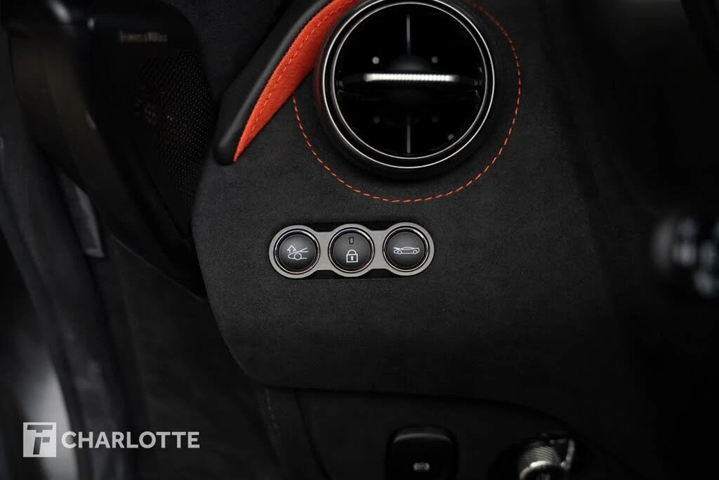 2025 McLaren 750S Spider - Image 24 of 31