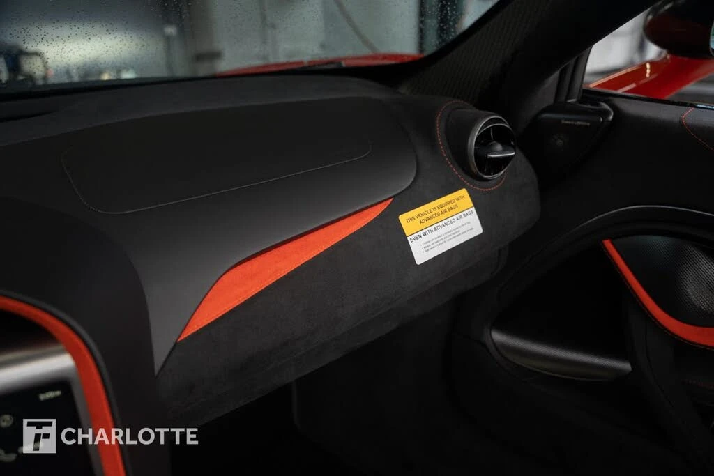 2025 McLaren 750S Spider - Image 27 of 31