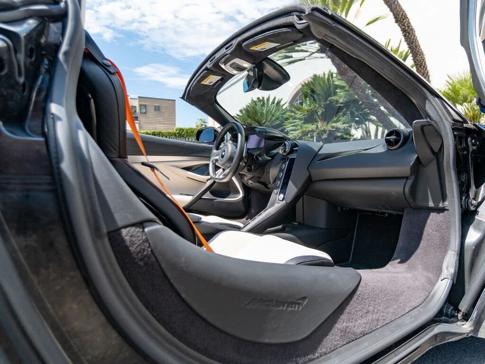2025 McLaren 750S Spider - Image 10 of 31