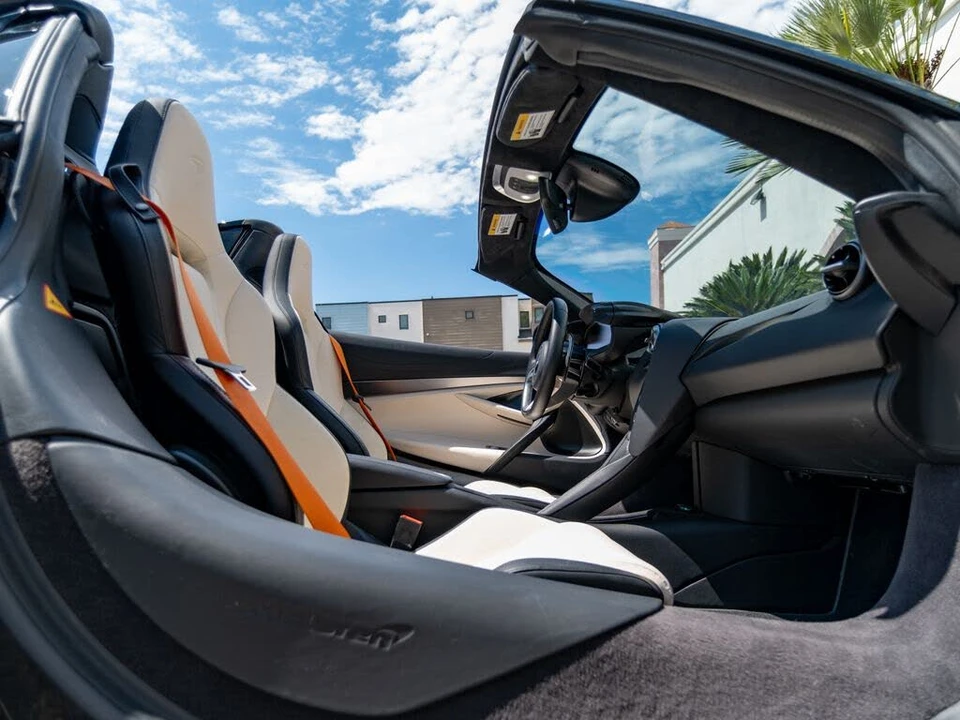 2025 McLaren 750S Spider - Image 25 of 31
