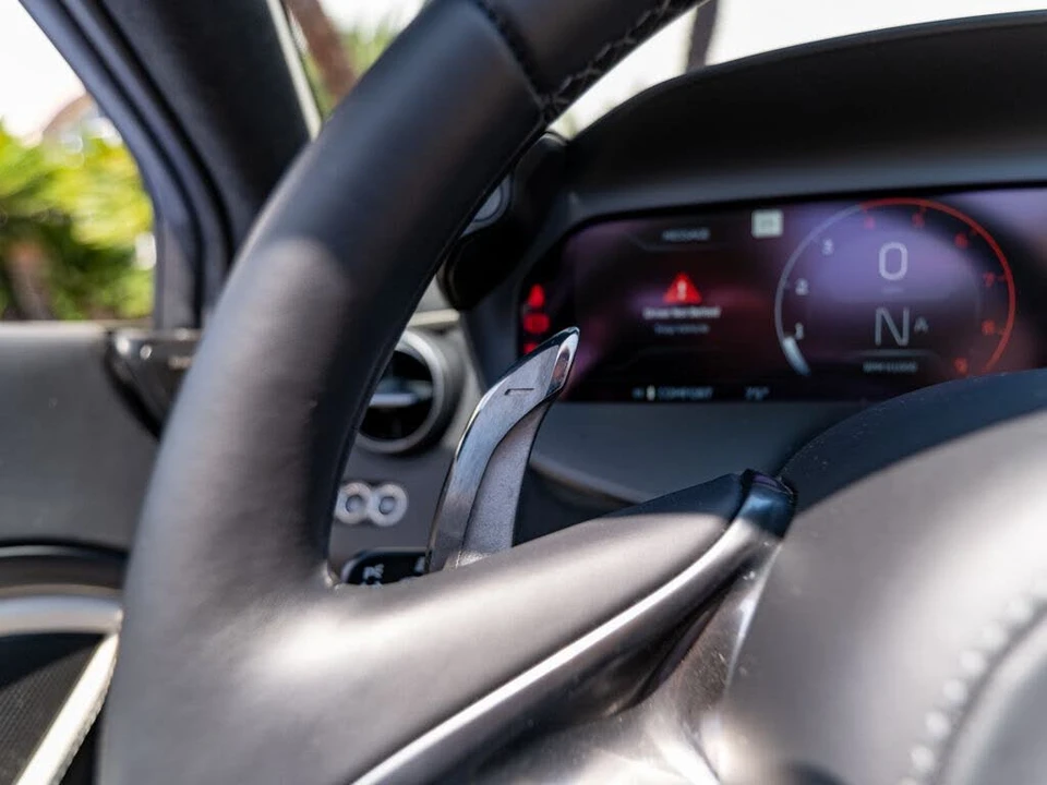 2025 McLaren 750S Spider - Image 15 of 31