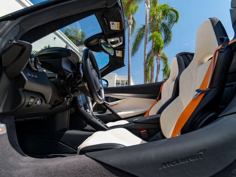 2025 McLaren 750S Spider - Image 22 of 31