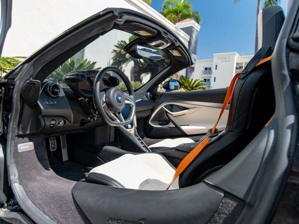 2025 McLaren 750S Spider - Image 9 of 31