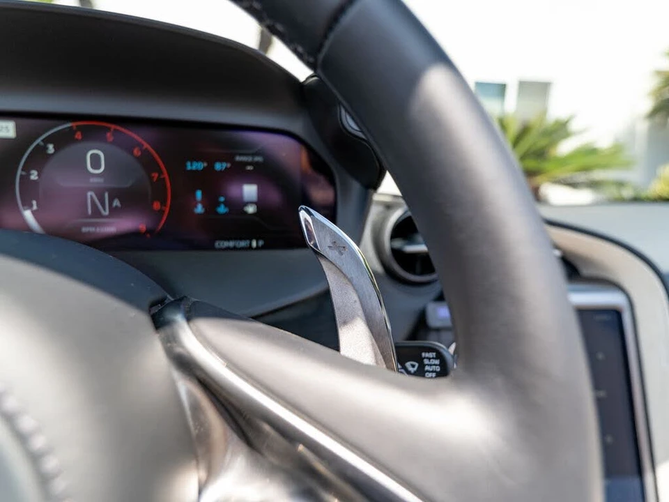 2025 McLaren 750S Spider - Image 12 of 31