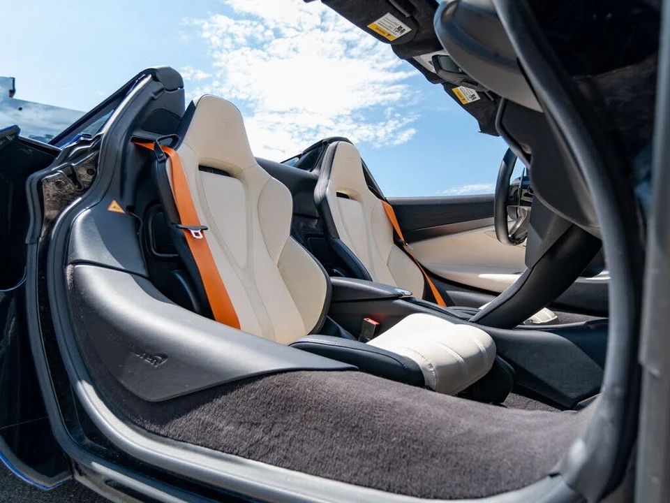 2025 McLaren 750S Spider - Image 11 of 31