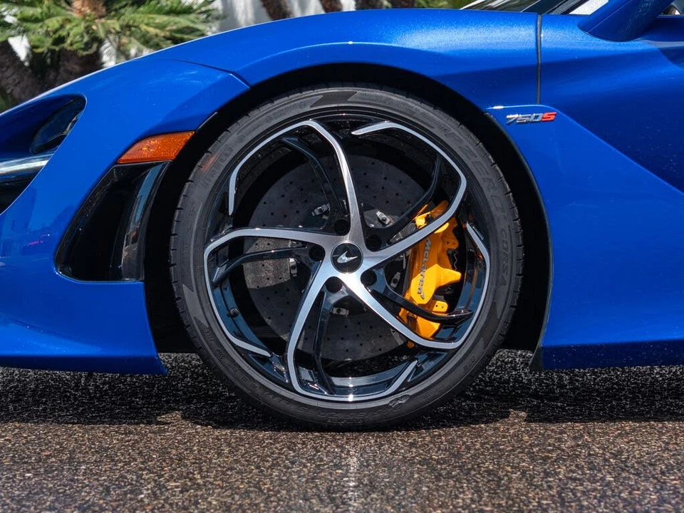 2025 McLaren 750S Spider - Image 7 of 31