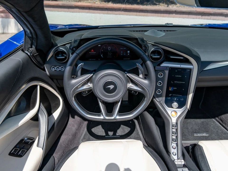 2025 McLaren 750S Spider - Image 8 of 31