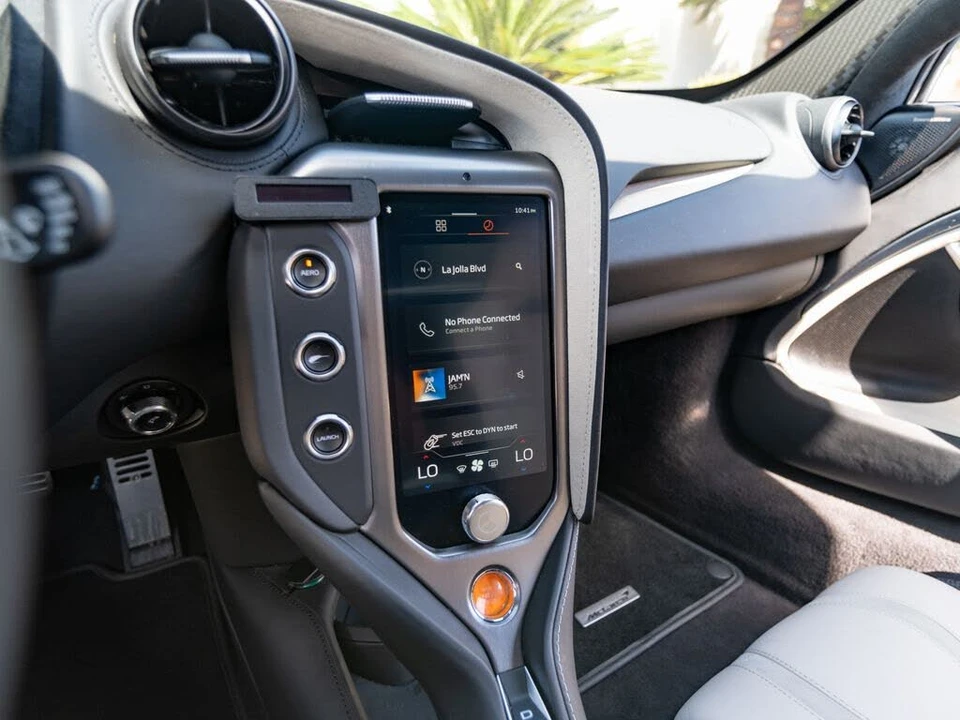 2025 McLaren 750S Spider - Image 19 of 31