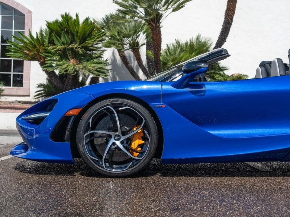 2025 McLaren 750S Spider - Image 26 of 31