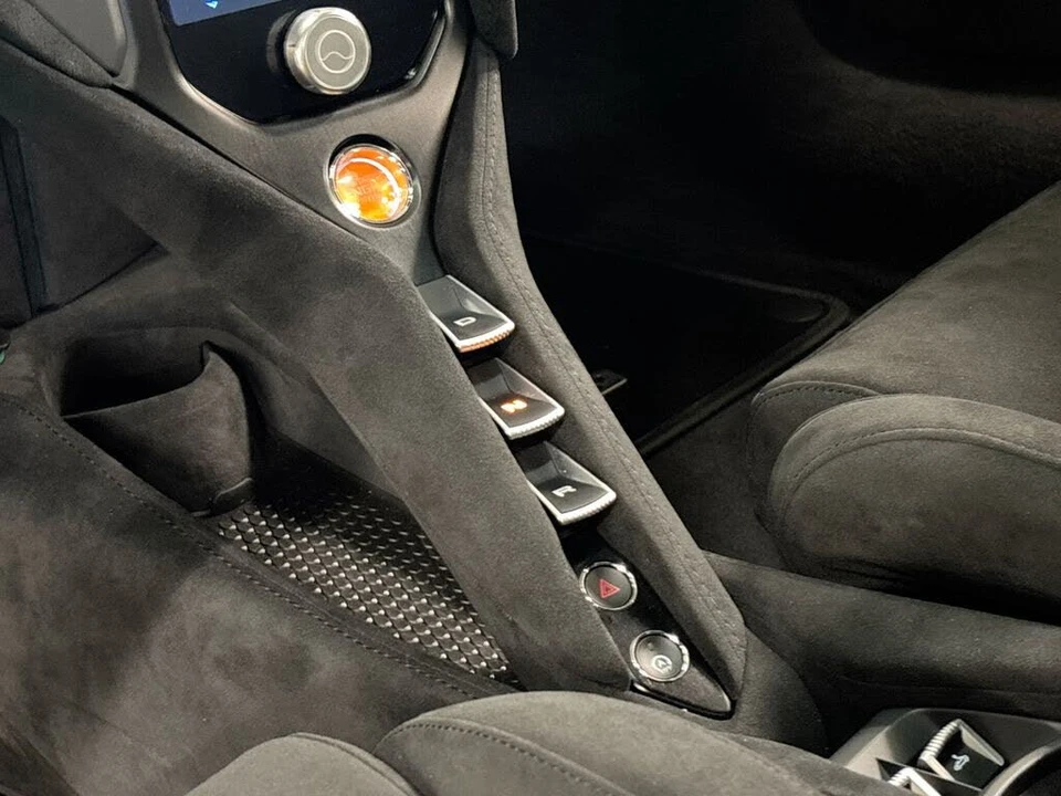 2025 McLaren 750S Spider - Image 13 of 29