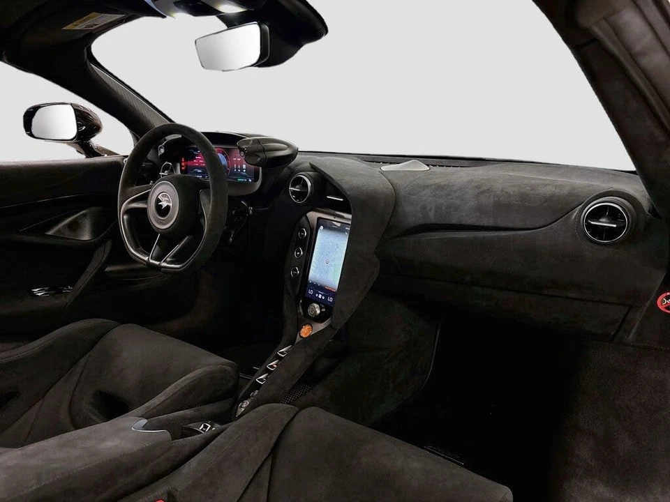 2025 McLaren 750S Spider - Image 14 of 29