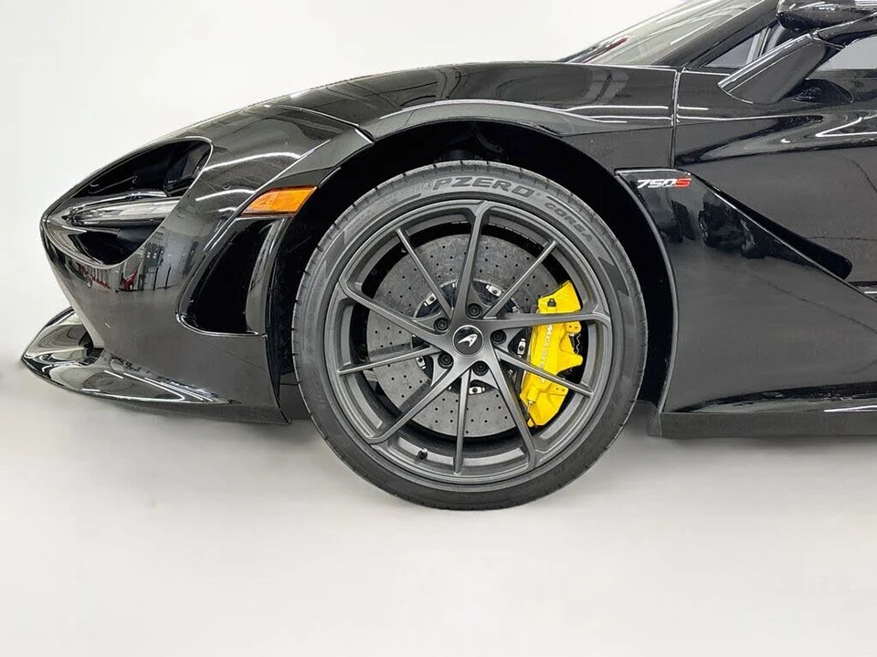 2025 McLaren 750S Spider - Image 28 of 29