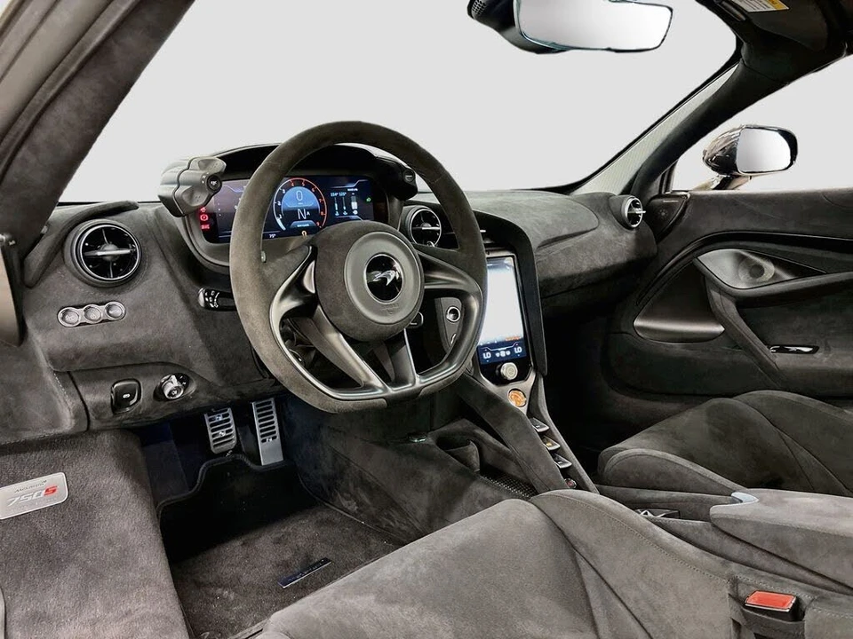 2025 McLaren 750S Spider - Image 9 of 29
