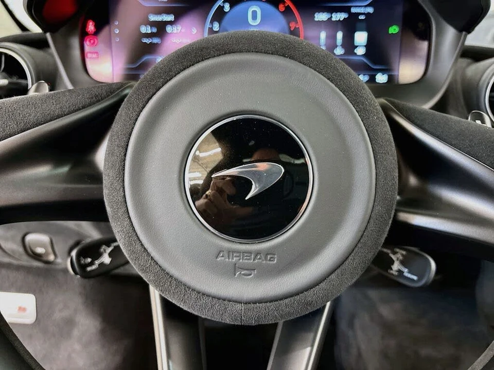 2025 McLaren 750S Spider - Image 18 of 29