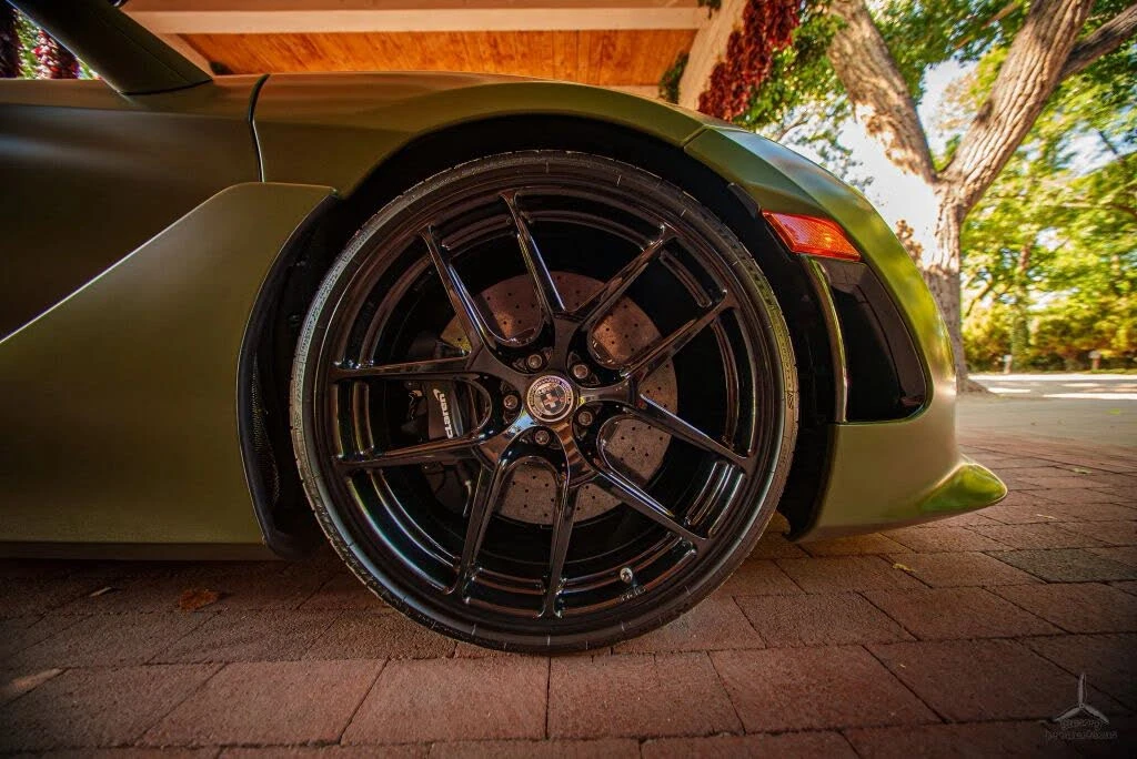 2025 McLaren 750S Spider - Image 5 of 6