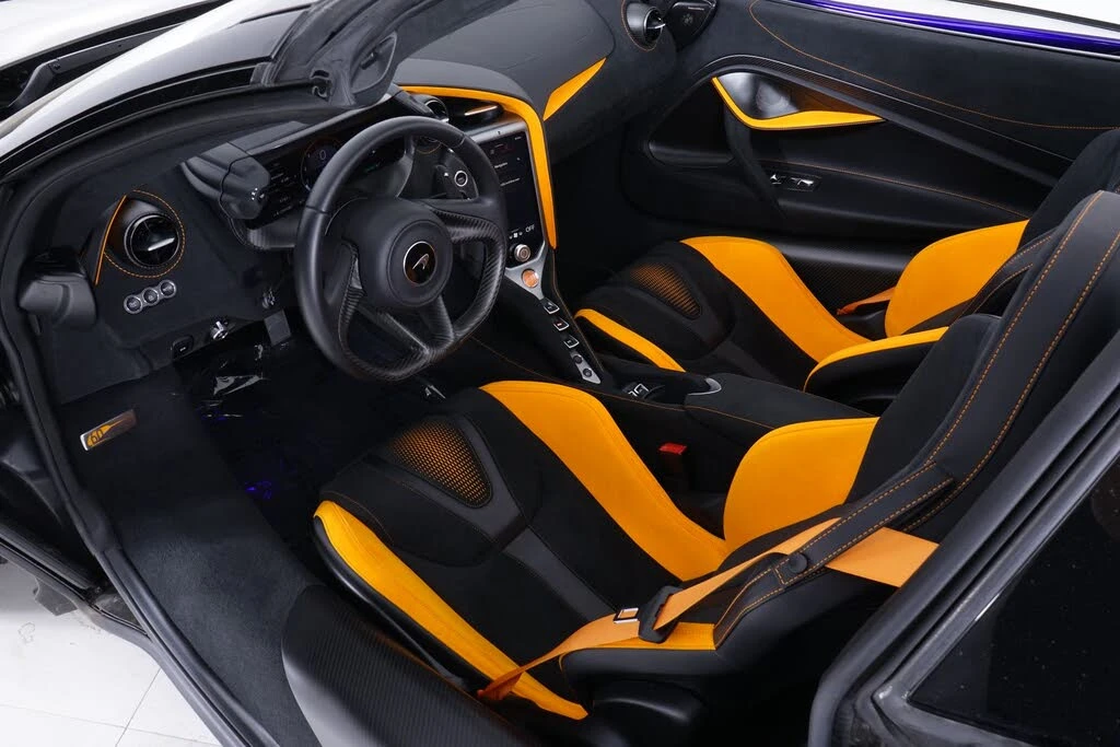 2025 McLaren 750S Spider - Image 24 of 28