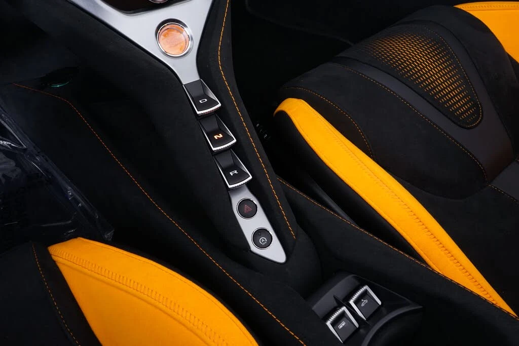 2025 McLaren 750S Spider - Image 26 of 28