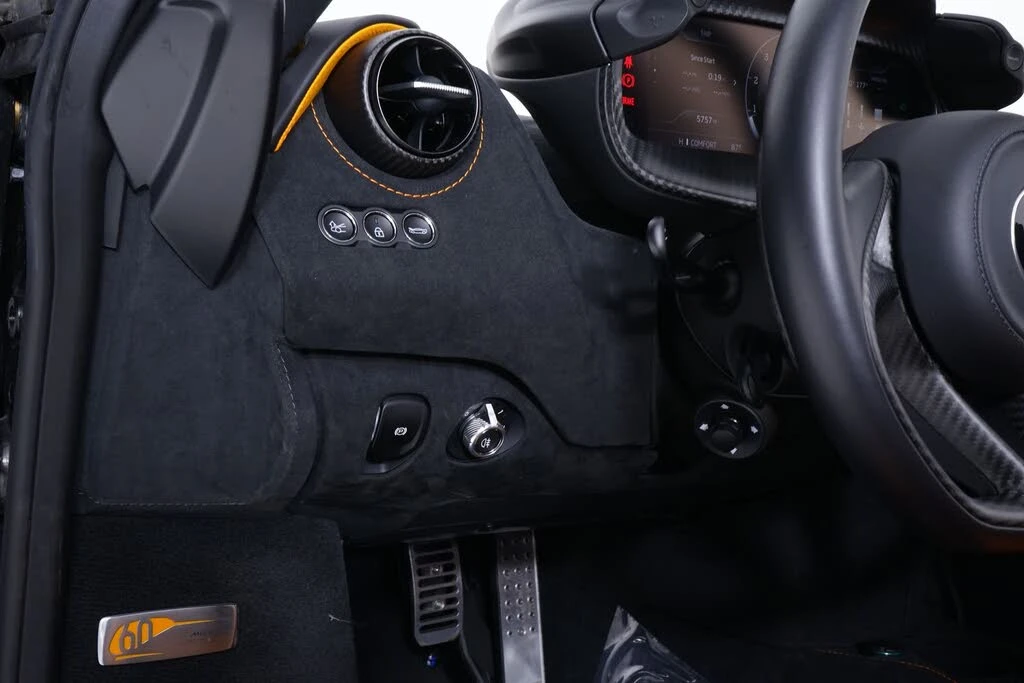 2025 McLaren 750S Spider - Image 28 of 28