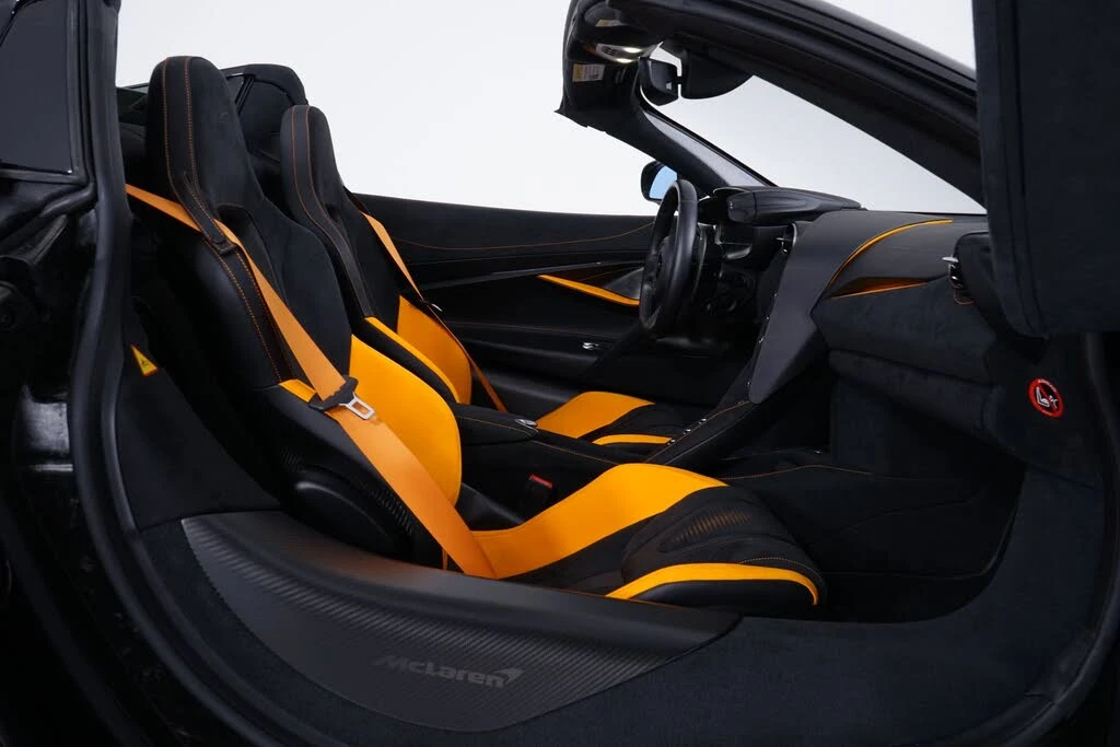 2025 McLaren 750S Spider - Image 27 of 28