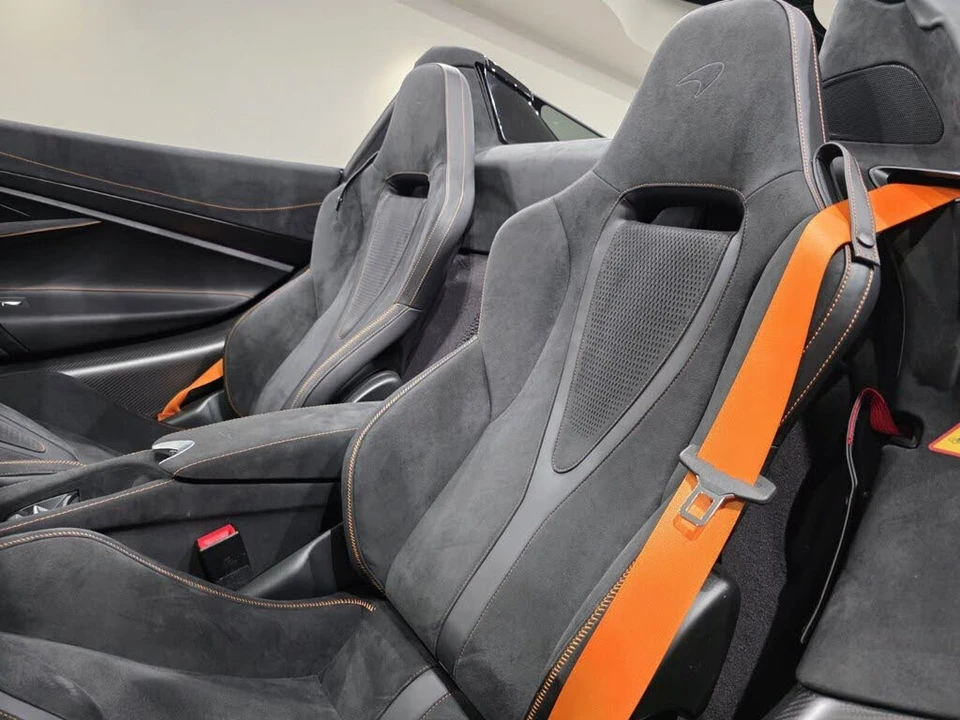 2025 McLaren 750S Spider - Image 8 of 30