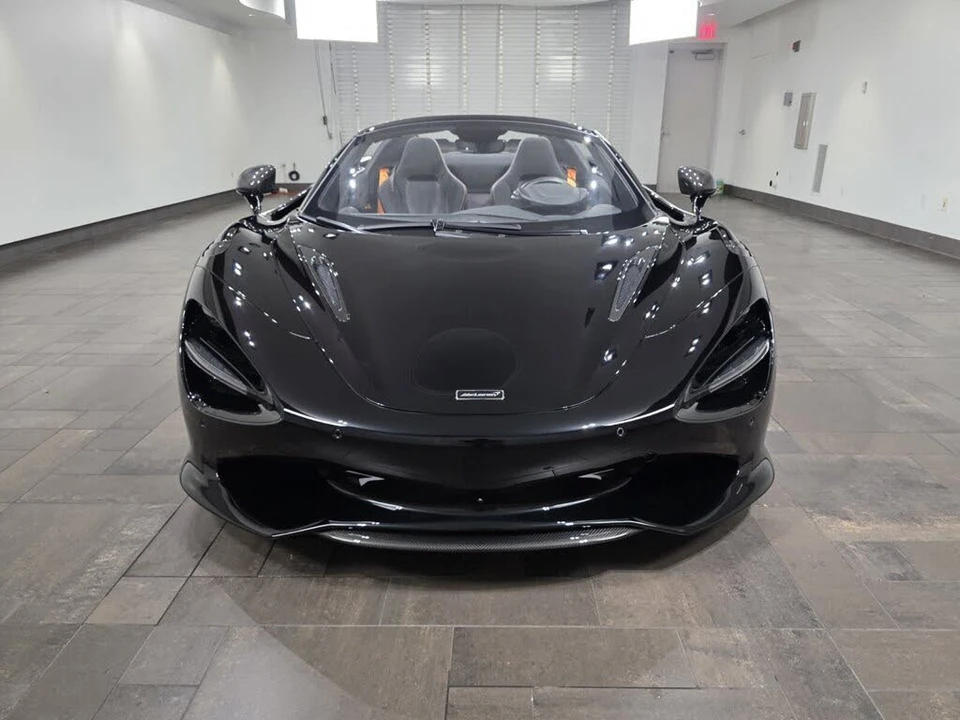 2025 McLaren 750S Spider - Image 2 of 30
