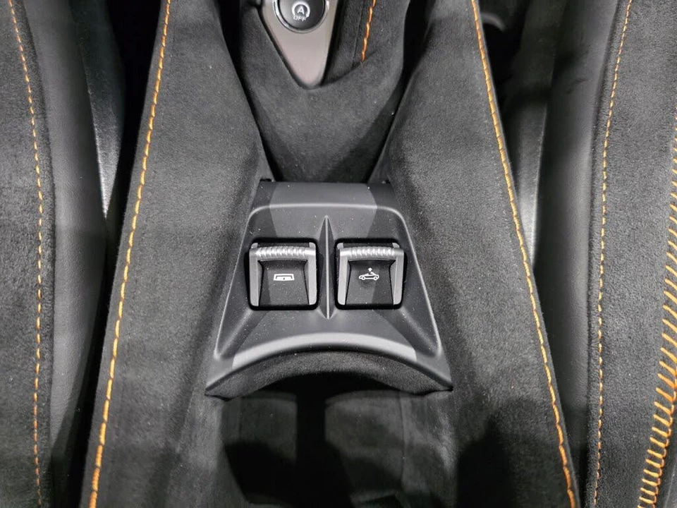 2025 McLaren 750S Spider - Image 15 of 30