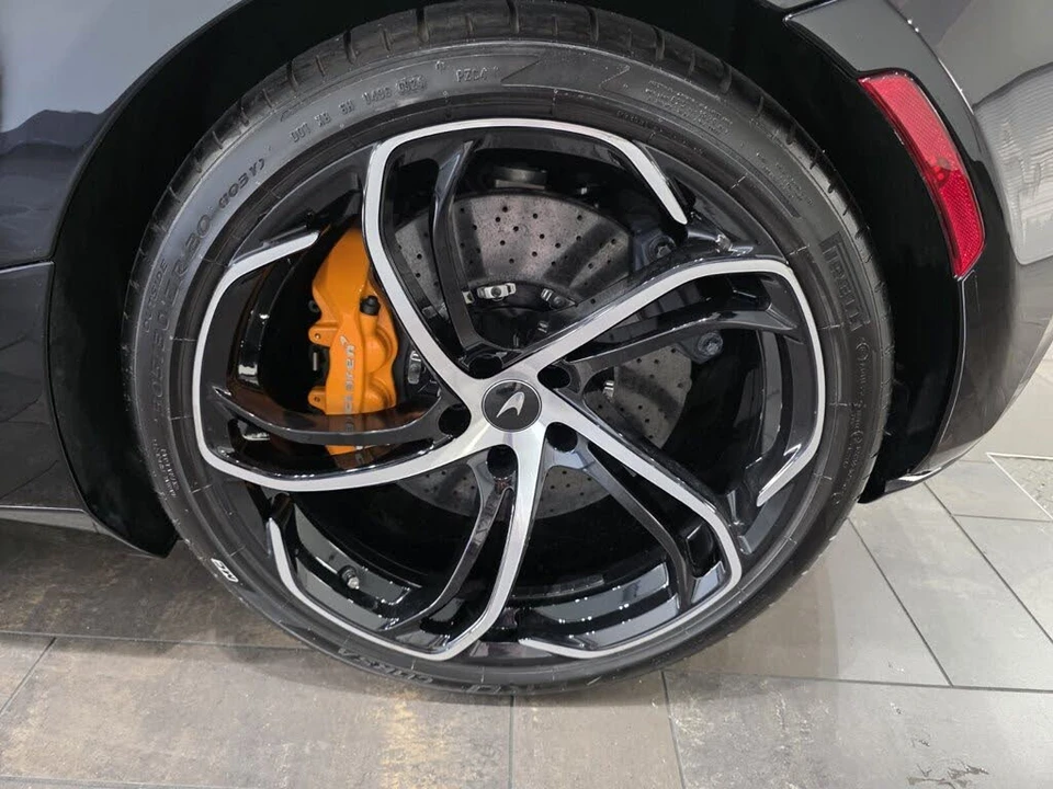 2025 McLaren 750S Spider - Image 21 of 30