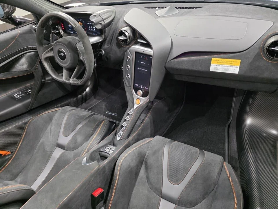 2025 McLaren 750S Spider - Image 28 of 30