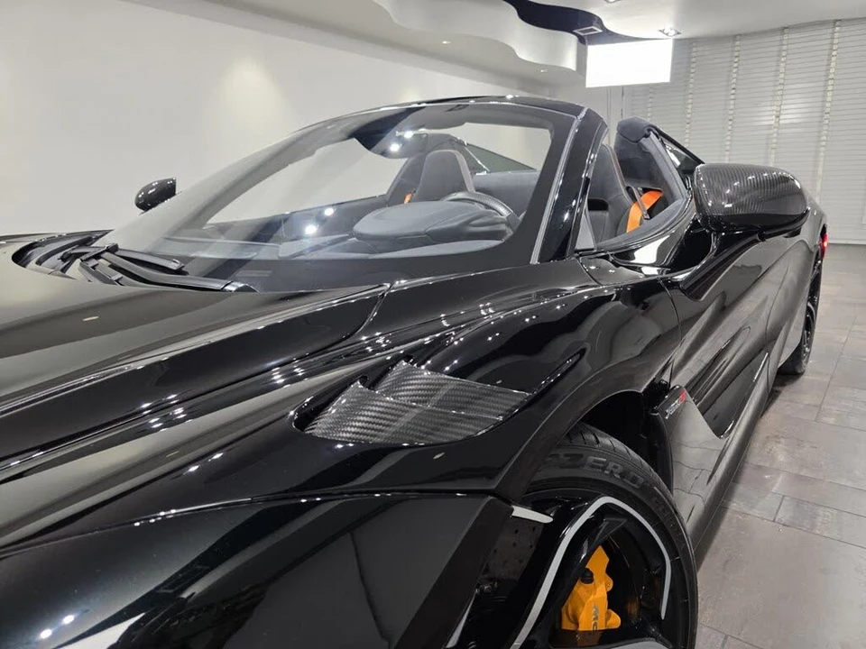 2025 McLaren 750S Spider - Image 18 of 30