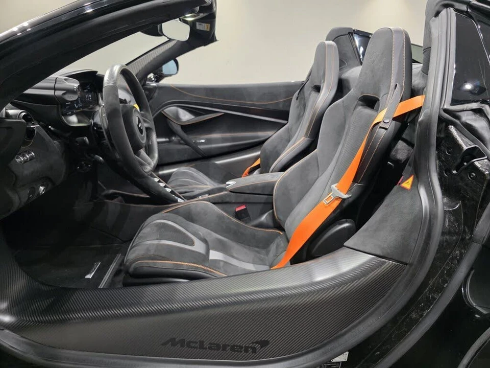 2025 McLaren 750S Spider - Image 6 of 30