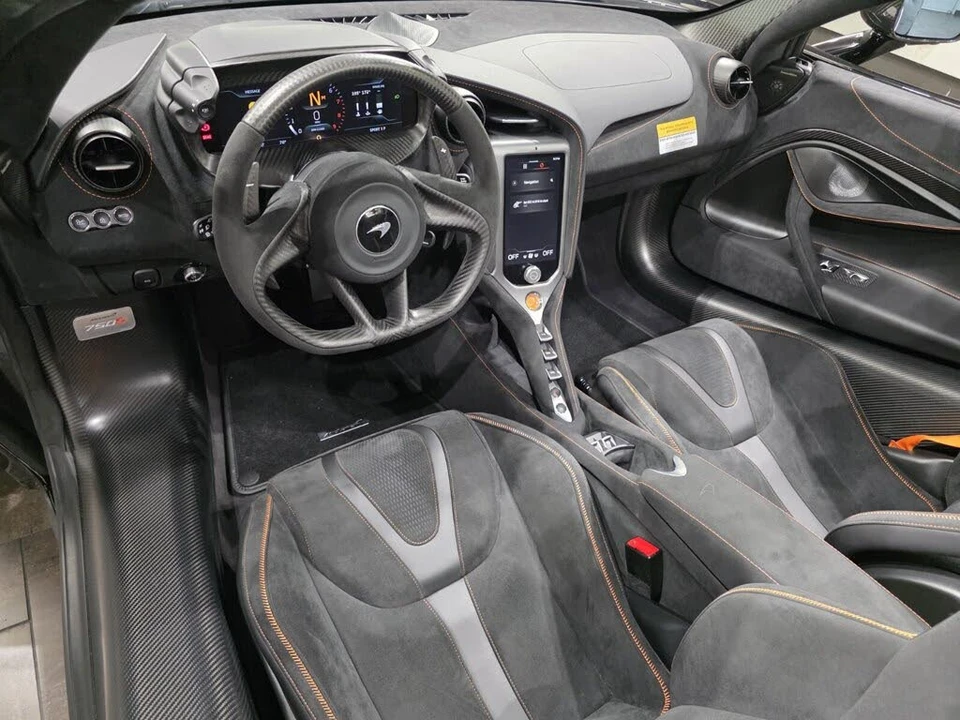 2025 McLaren 750S Spider - Image 7 of 30