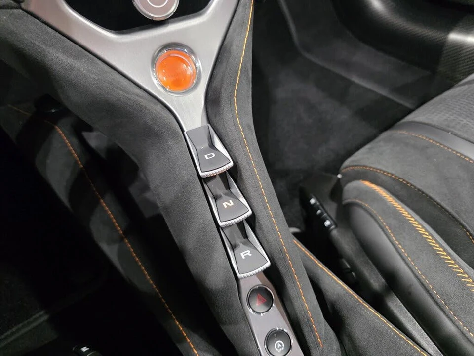 2025 McLaren 750S Spider - Image 14 of 30