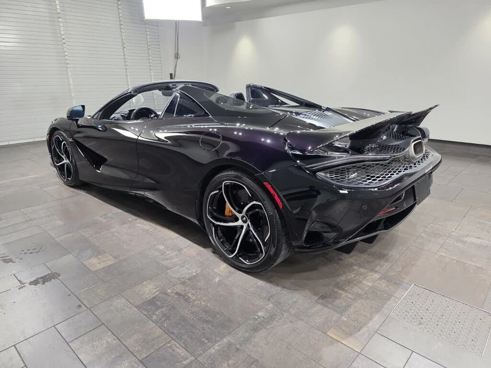 2025 McLaren 750S Spider - Image 4 of 30