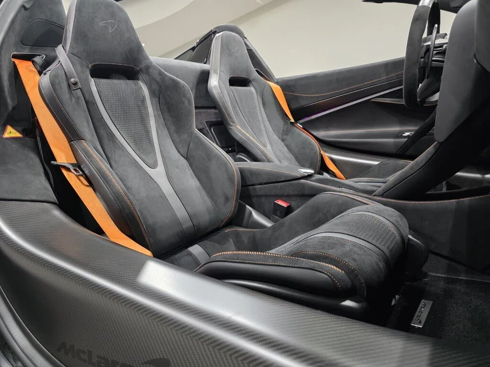 2025 McLaren 750S Spider - Image 27 of 30