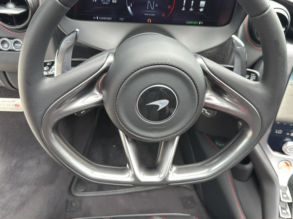 2025 McLaren 750S Spider - Image 22 of 30