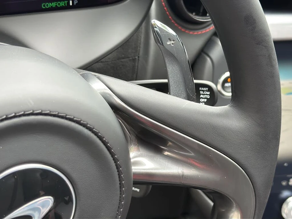 2025 McLaren 750S Spider - Image 24 of 30