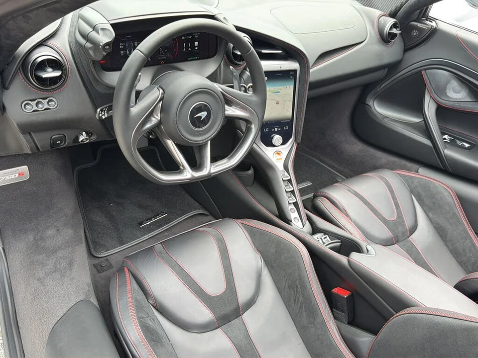 2025 McLaren 750S Spider - Image 16 of 30