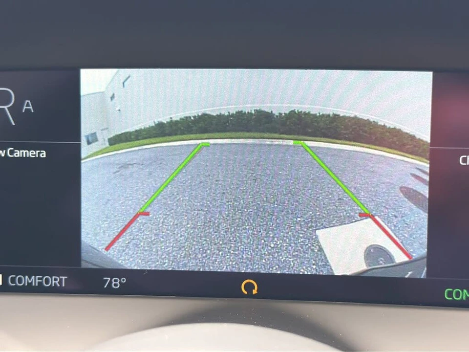 2025 McLaren 750S Spider - Image 28 of 30