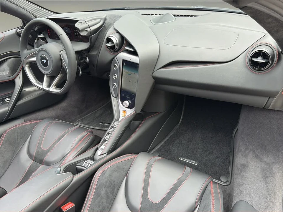 2025 McLaren 750S Spider - Image 19 of 30