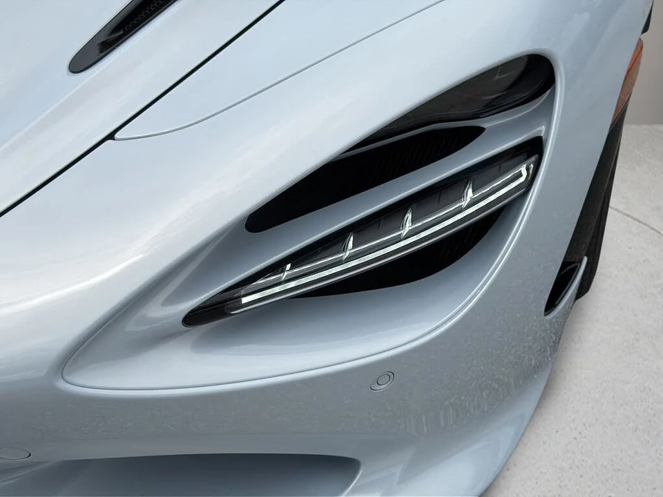 2025 McLaren 750S Spider - Image 10 of 30