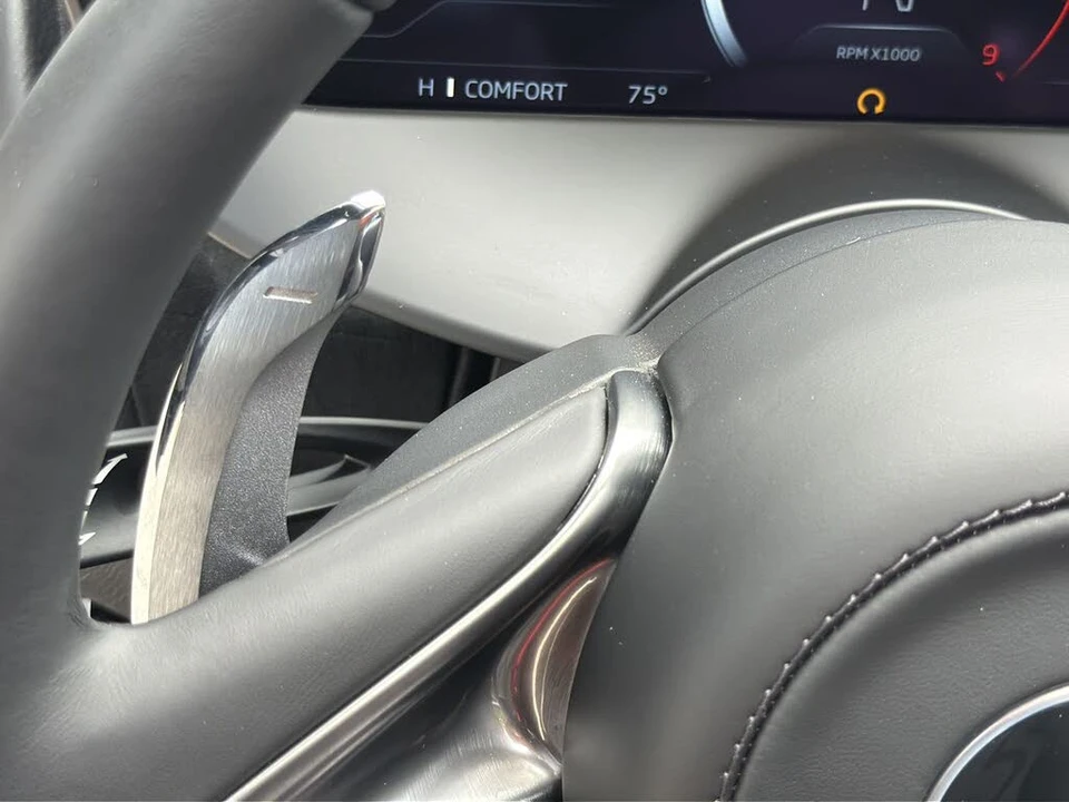 2025 McLaren 750S Spider - Image 25 of 30