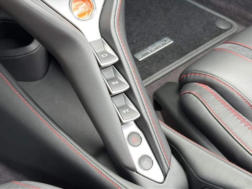 2025 McLaren 750S Spider - Image 27 of 30