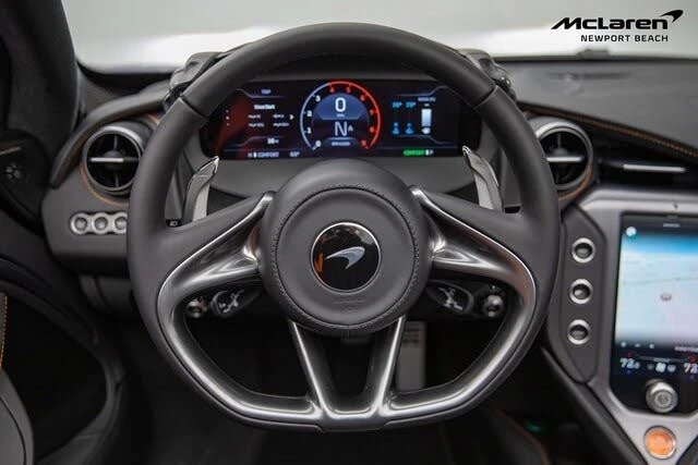 2025 McLaren 750S Spider - Image 17 of 25