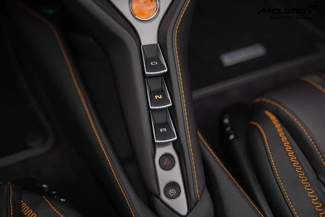2025 McLaren 750S Spider - Image 20 of 25