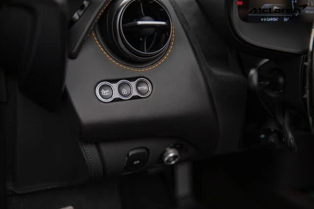 2025 McLaren 750S Spider - Image 16 of 25