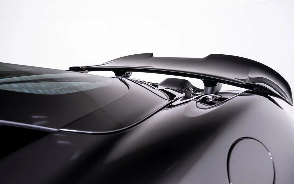 2025 McLaren 750S Spider - Image 14 of 24