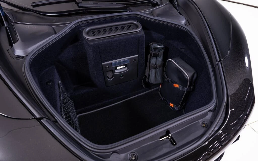 2025 McLaren 750S Spider - Image 24 of 24