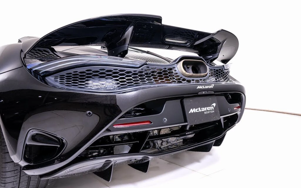 2025 McLaren 750S Spider - Image 13 of 24