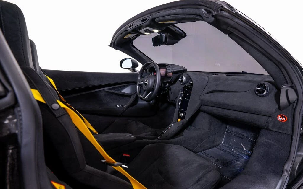 2025 McLaren 750S Spider - Image 23 of 24