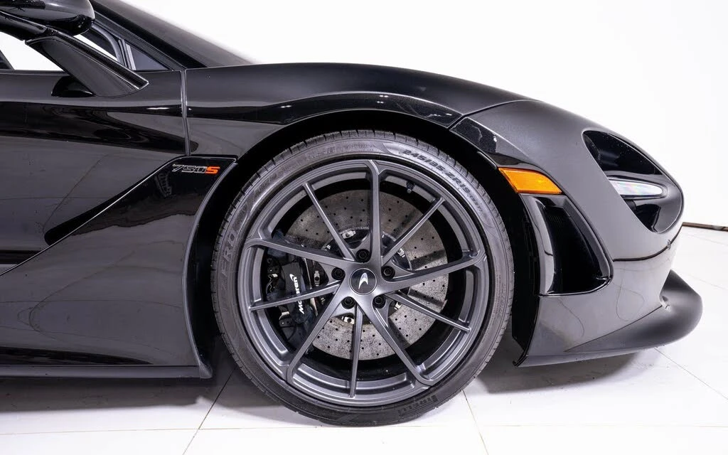 2025 McLaren 750S Spider - Image 19 of 24